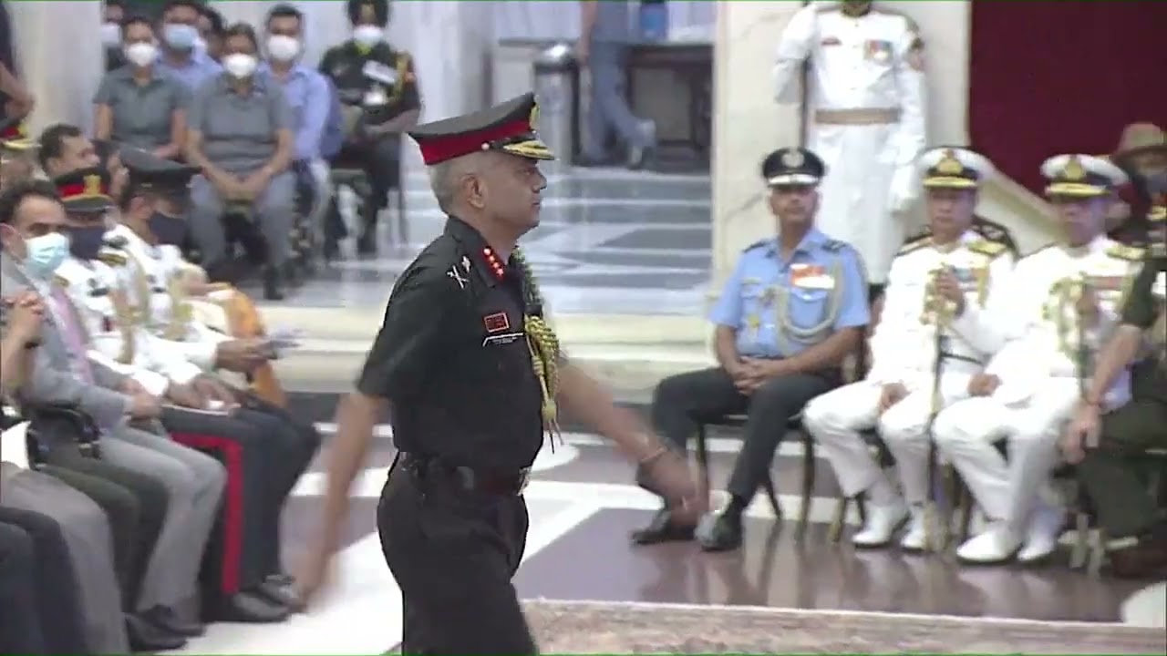 President Kovind presents Param Vishisht Seva Medal to Lieutenant General Anant Prasad  Singh