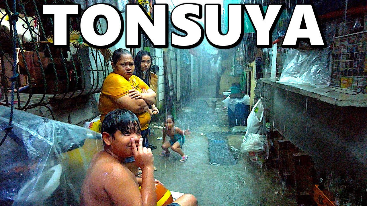 Walking Inside a Slum Community During a Thunder Storm | Walking in the Rain in Tonsuya Malabon City
