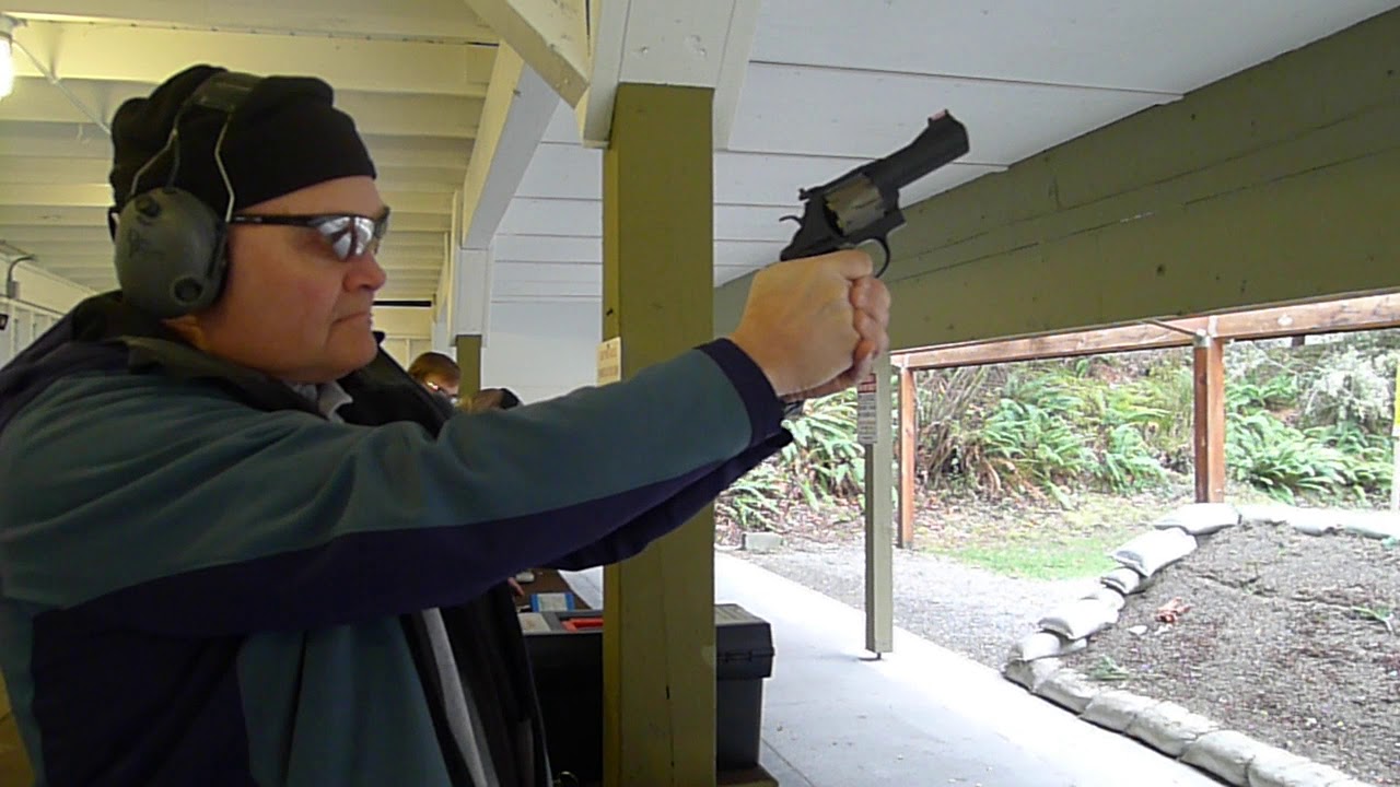 S&W 329 Scandium (.44 Magnum) на стрельбище