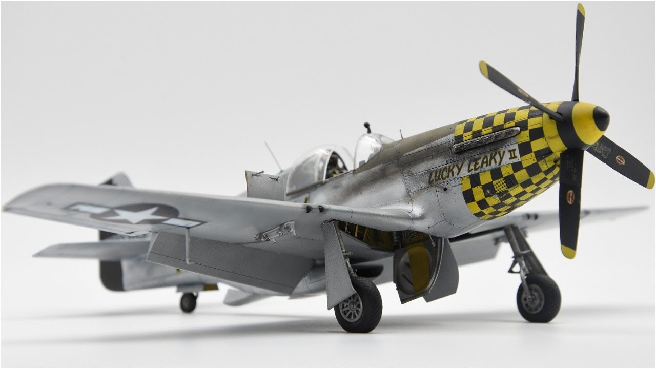 Видео сборки Eduard P-51C Mustang с нарисованными шашками и маркировкой | № 18