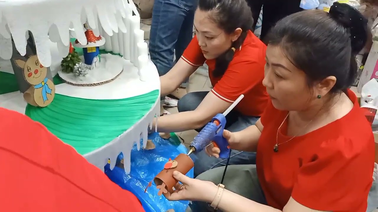 Hội thi Thiết kế trang trí cây thông Noel và ông già tuyết , Thới An 2025