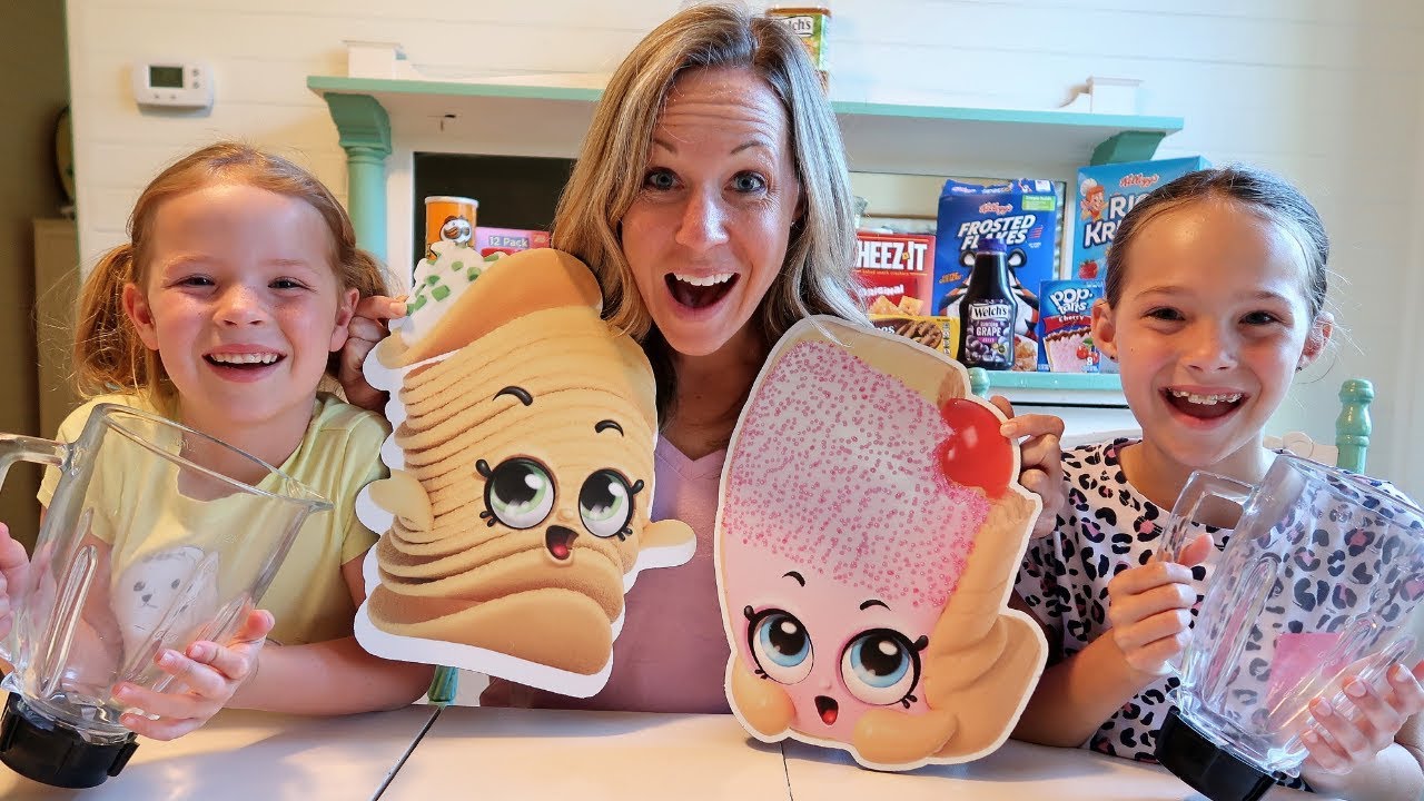 Smoothie Challenge w/ Shopkins Real Littles Toys!