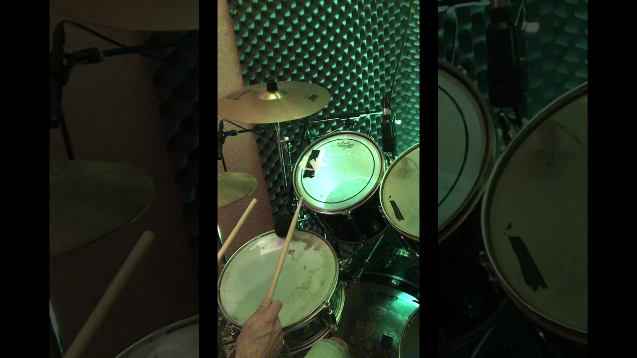 Bob Marley reggae drum technics of Carlton Barrett