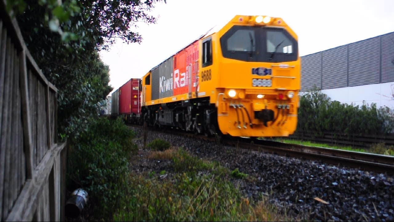 KiwiRail in Tauranga | DL locomotives with DC 4663 on Train 496 - 24/04/2019