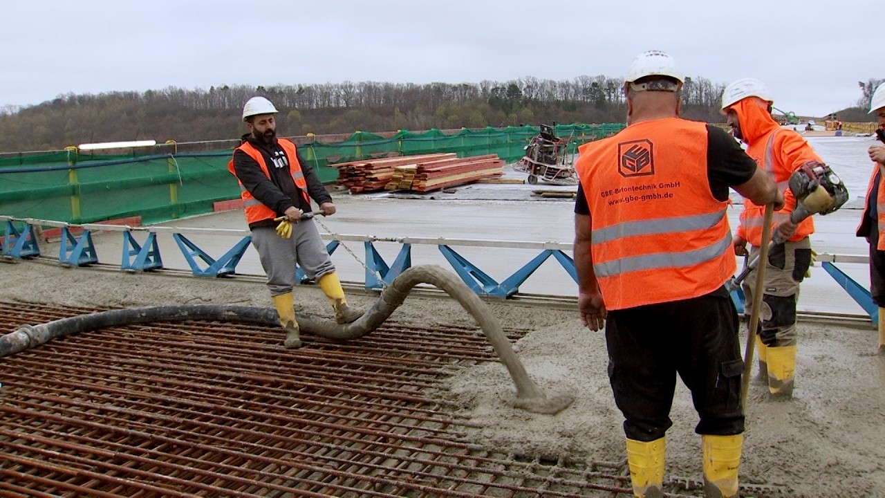 Fertige Betondecke auf der Gottleubatalbr&uuml;cke