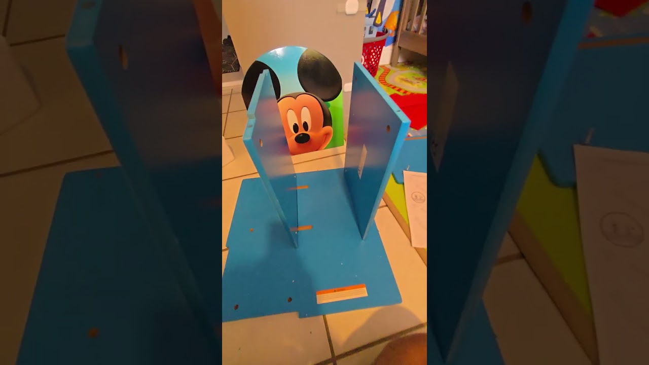 Mickey mouse desk chair assembly/ How to
