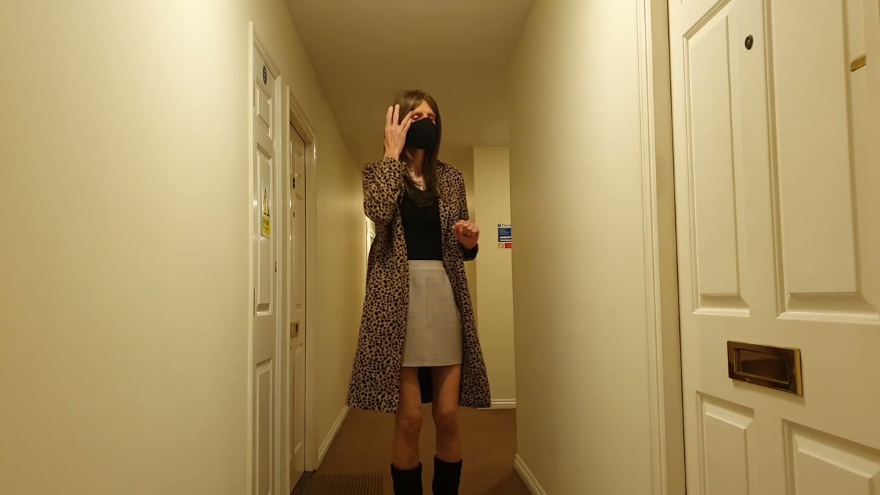 Crossdresser nearly gets caught by neighbour!