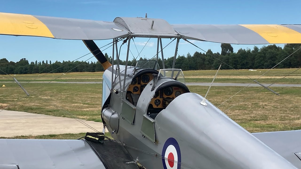 Flight in a classic DH82 Tiger Moth at Lilydale airfield
