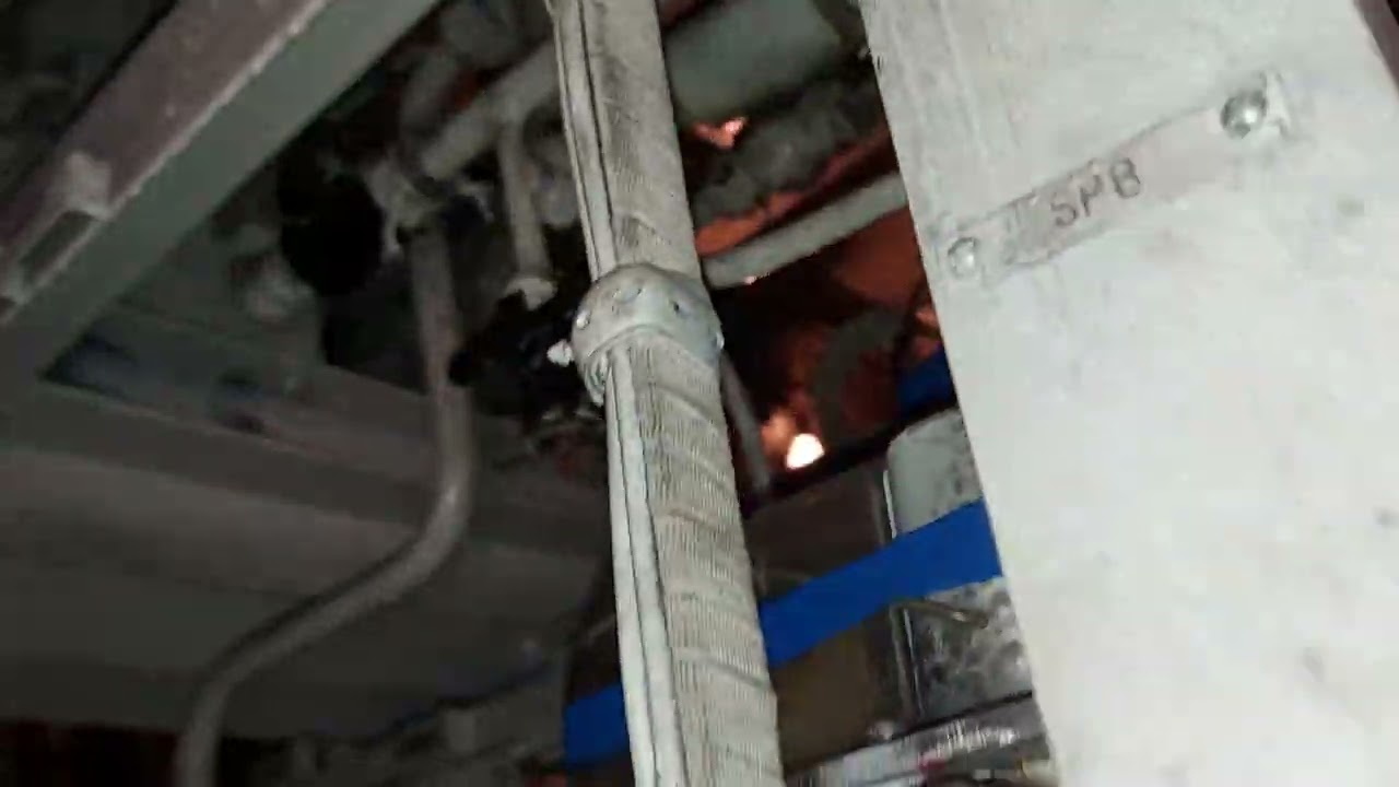 Электровоз ЭП1П. Поднятие токоприёмника от БК.