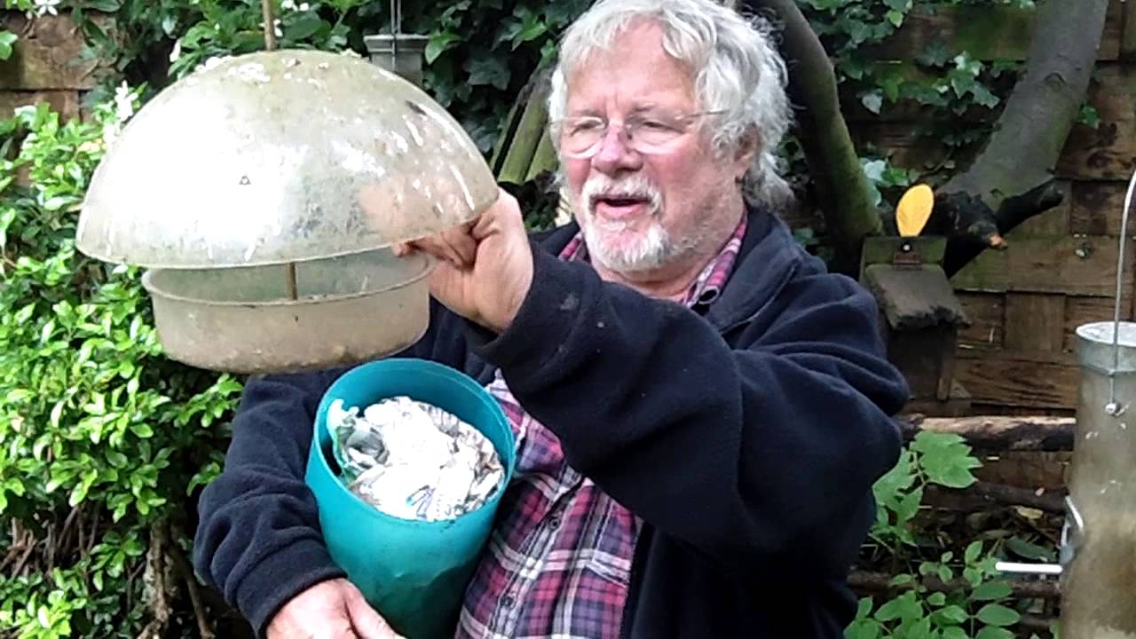 Bill Oddie on Keeping Bird feeding simple with Haith's