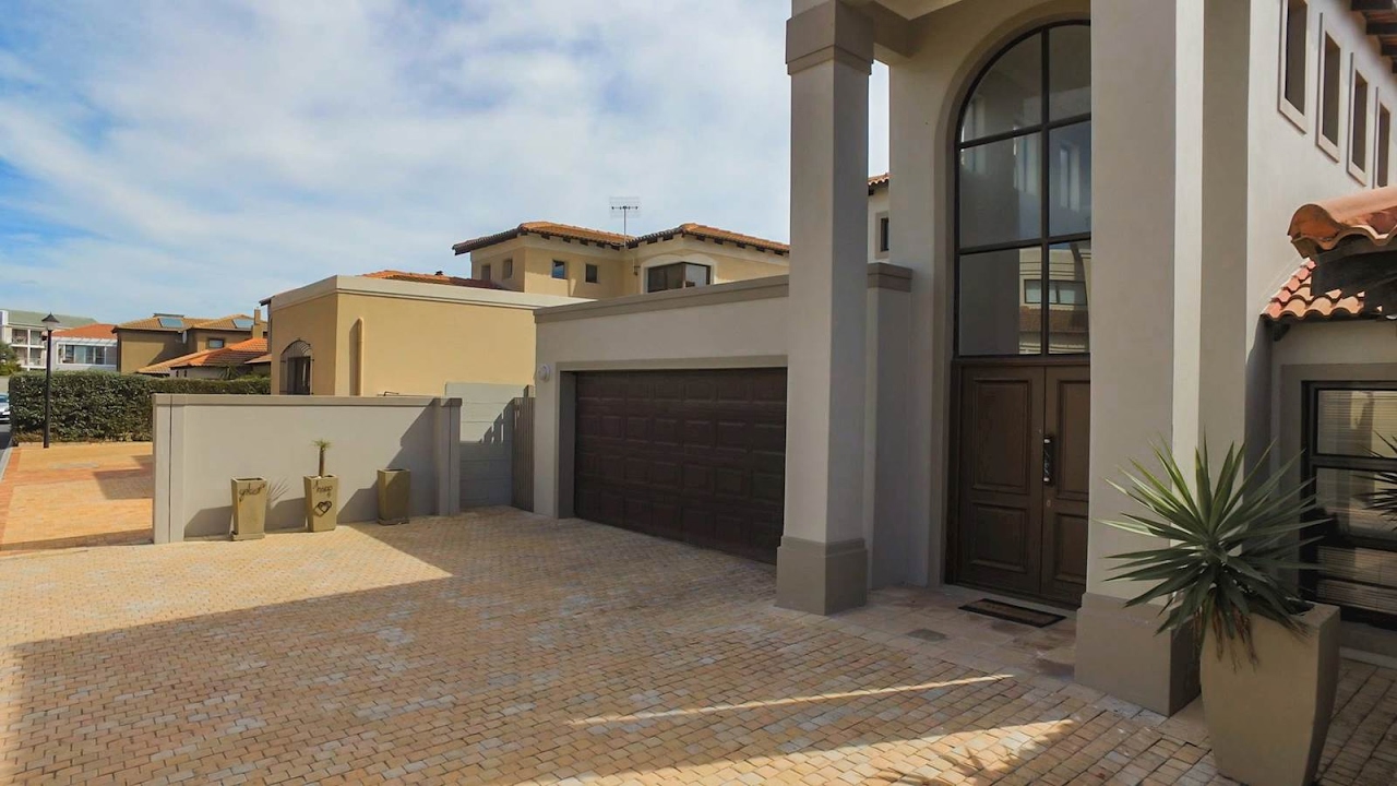 3 Bedroom House to rent in Western Cape | Cape Town | Tableview And Blouberg | Big Bay  |