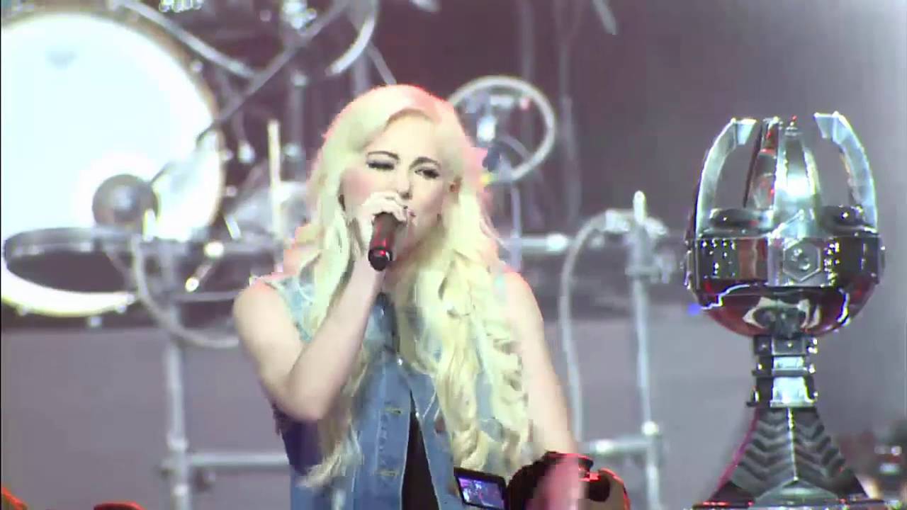 Nicki Taylor - Here come Vi & get jinxed (Live)