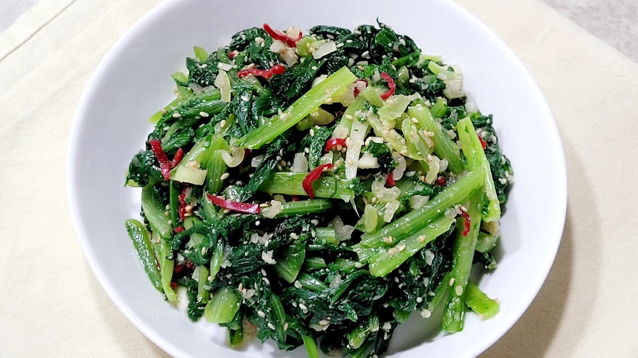 치커리가 있으면 만들어보세요. 5분만에 시금치나물보다 10배 더 맛있는 나물이 만들어집니다.! - 치커리나물무침 (Seasoned chicory greens)