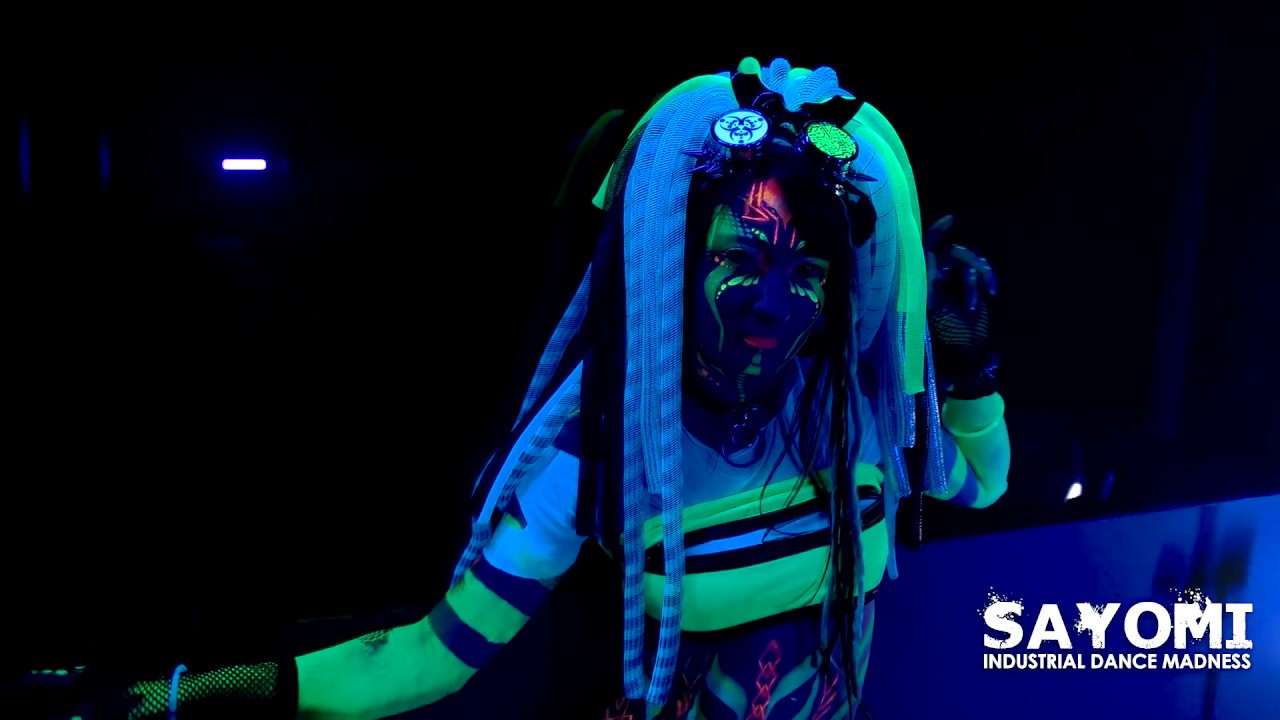 Industrial Dance Cryptic Dawn - Carry The Call fluo UV light bodypainting