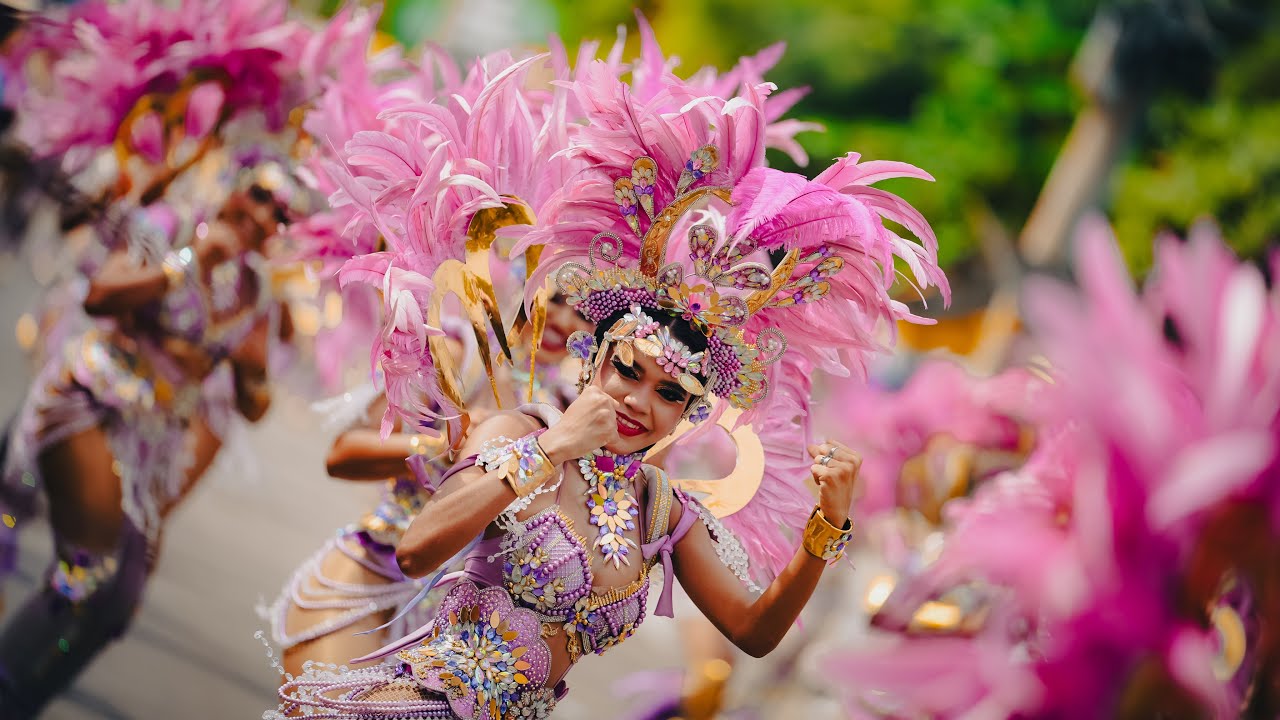 La Vía 40 late al ritmo de la fantasía y la tradición | Gran Parada de Comparsas 2026