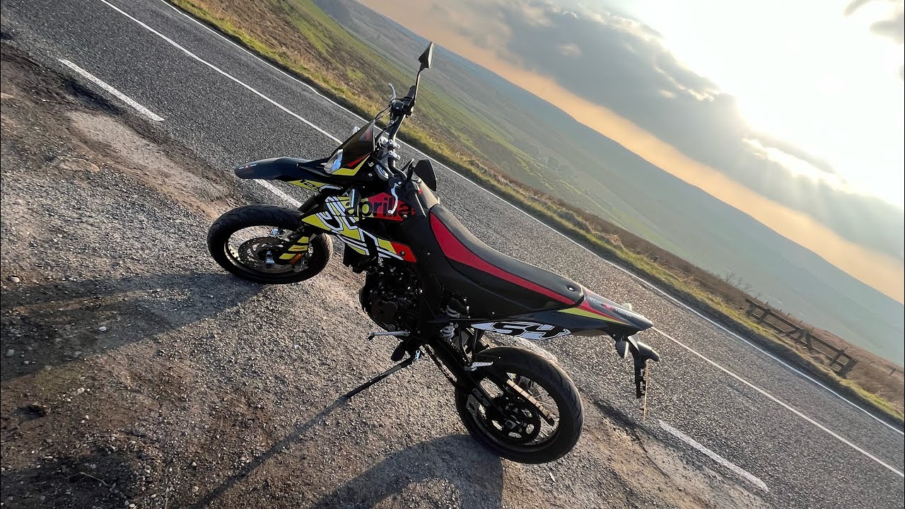 Aprilia SX 125 Review | (Aprilia 125cc Supermoto) 🏍️