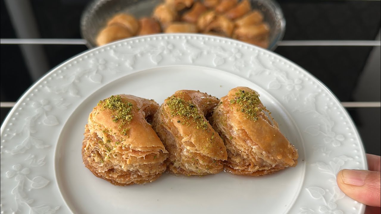 KOLAYINDA KOLAYI👌TEK BEZE AÇARAK BAKLAVA YAPABİLİRSİNİZ😍AY BAKLAVA TARİFİ💯