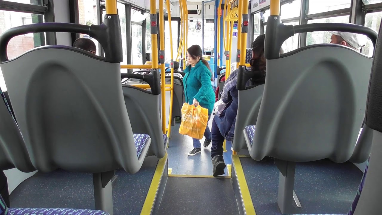 *FIRST DAY OF NEW OPERATOR* London Sovereign Enviro200 DE20191 (YX11FZT) on Route 395