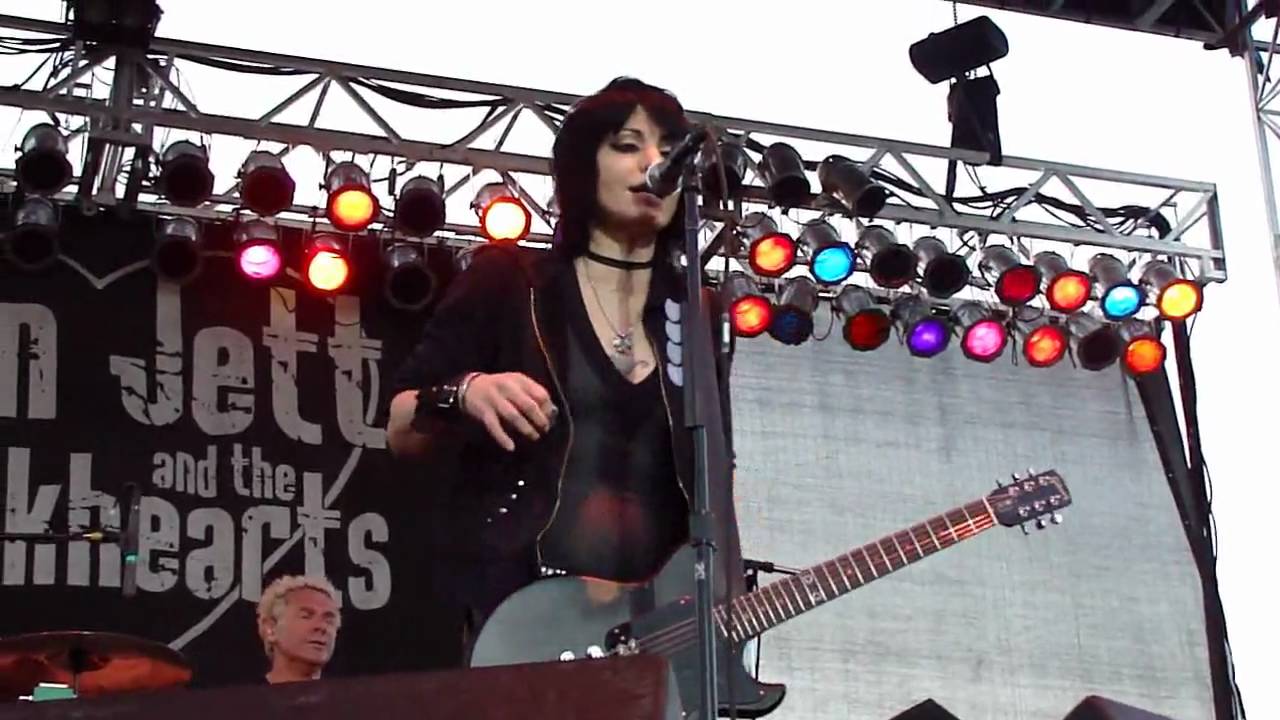 JOAN JETT AND THE BLACKHEARTS - 