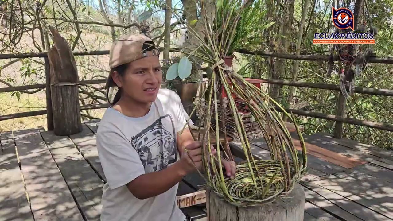Conoce la elaboración de canastas artesanales a base de ramas de eucalipto.