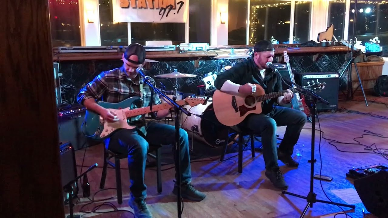 Hope acoustic live at Lyndora Hotel