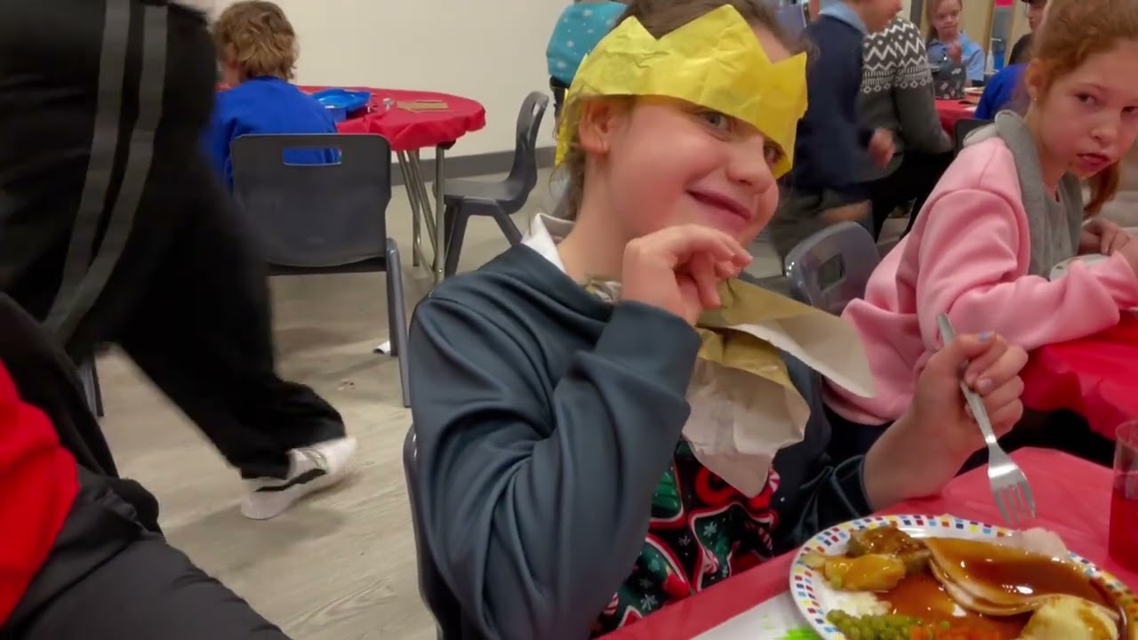 School Life with Owl Class: Christmas Dinner