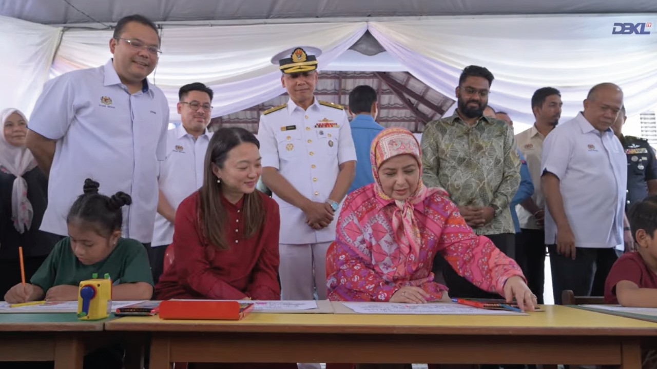 DBKL.TV : MENJUNJUNG KASIH TUANKU PERMAISURI AGONG KE PPR WAHYU & PPR BERINGIN KUALA LUMPUR