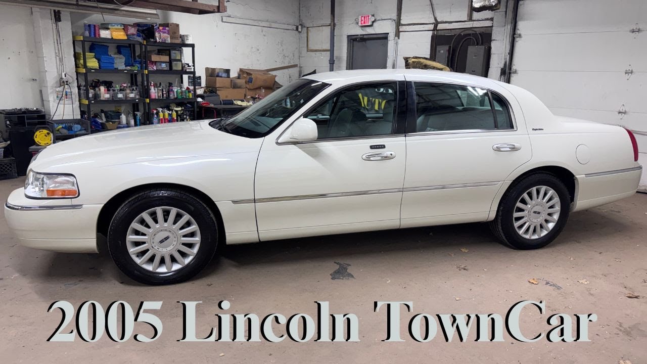 Небольшой пробег | Lincoln Towncar Signature 2005 года | Седан
