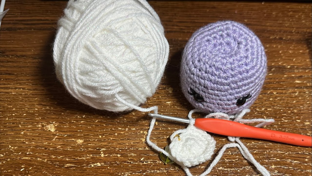 Crocheting with sparkly yarn 🧶