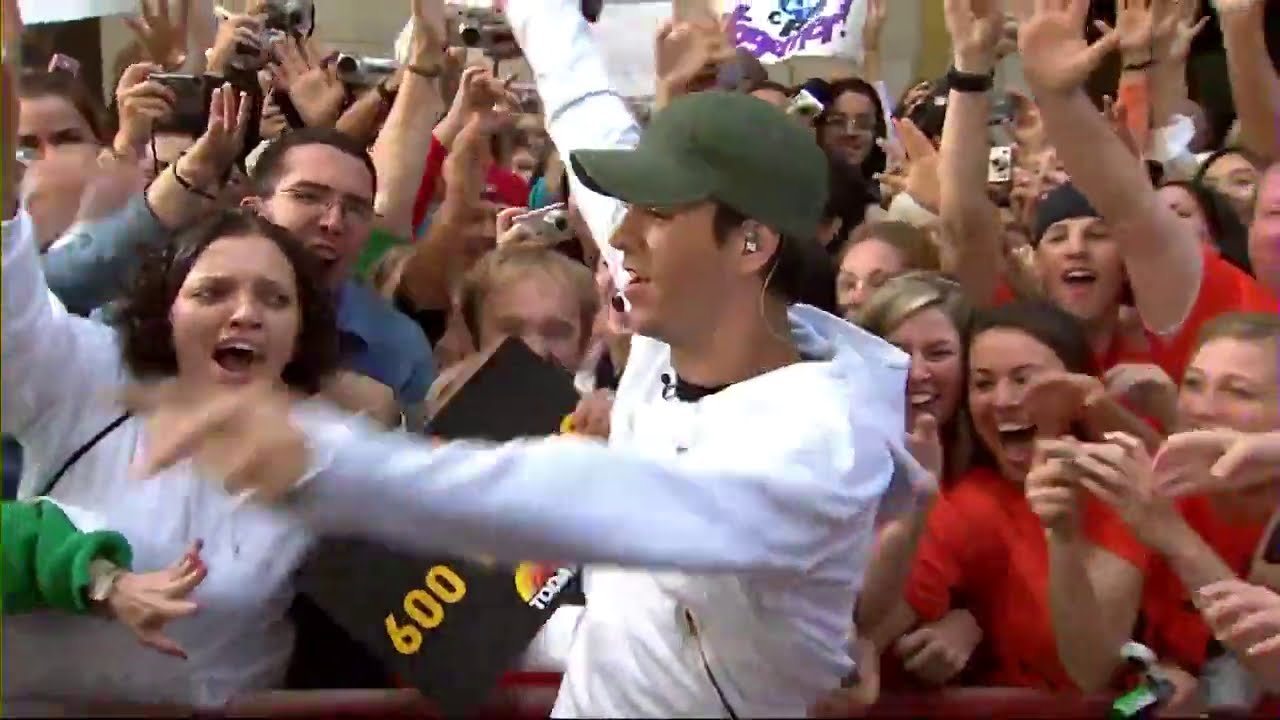 Enrique Iglesias - Do You Know (Live) 2010