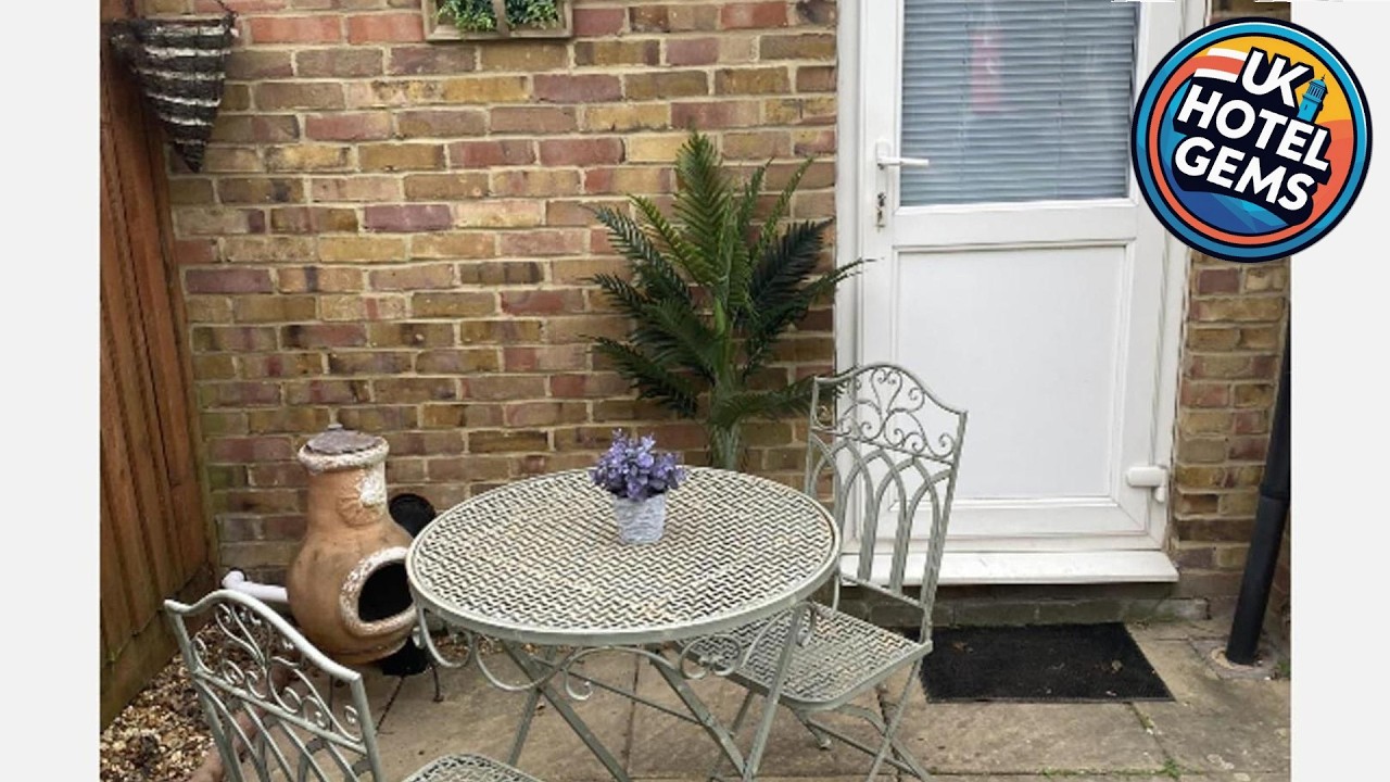 Beautiful 1-Bed Studio in Uxbridge London | London, United Kingdom | Hotel Review 🏩