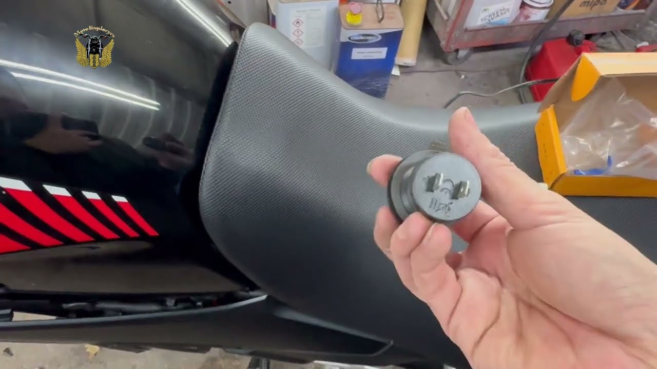 Как установить зарядный разъем USB-C на ваш мотоцикл Honda CB500 X