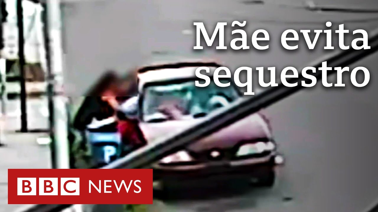 Mãe puxa filho pela janela de carro e evita sequestro em Nova York