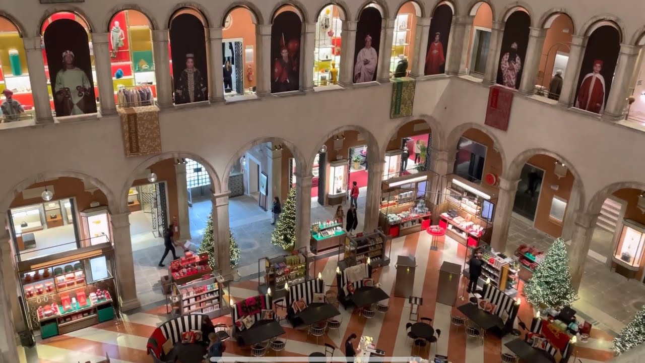 VENICE, ITALY, FONDACO DEI TEDESCHI, SHOPPING CENTER IN VENICE #venice #italy #travel #benatky