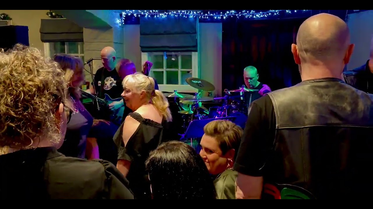 The Full Hog, cover of The Ace of Spades - 28/12/25 at the Village Inn