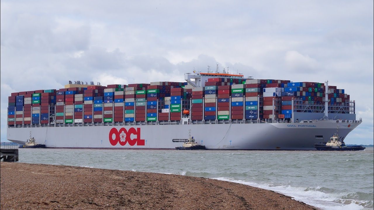 OOCL PORTUGAL sounds horn on approach to Port of Felixstowe 🇬🇧 10/6/25