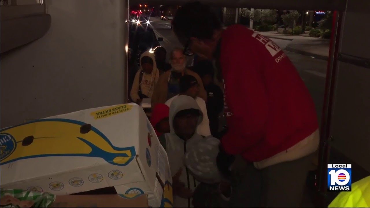 Volunteers fan out in Fort Lauderdale, Miami to help homeless ahead of freezing temperatures