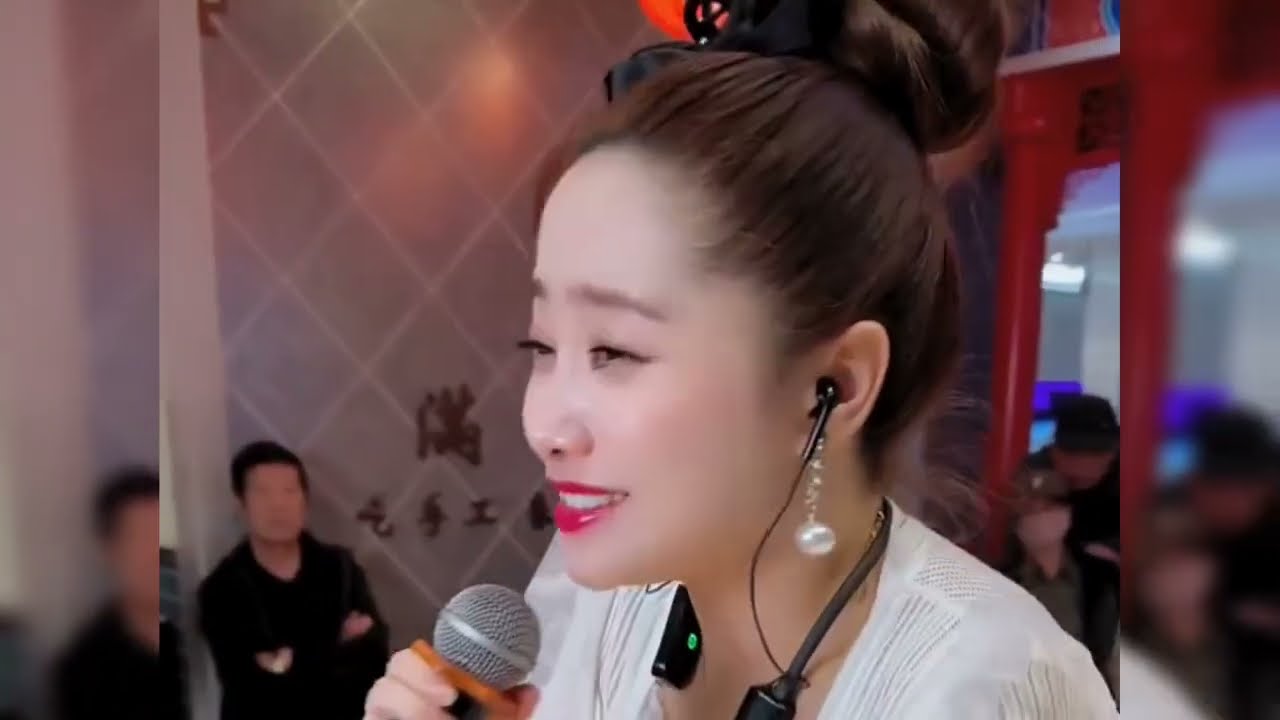 翻唱《一半疯了一半算了》，就怪那酒杯太浅，敬不了来日方长！  街头女孩唱