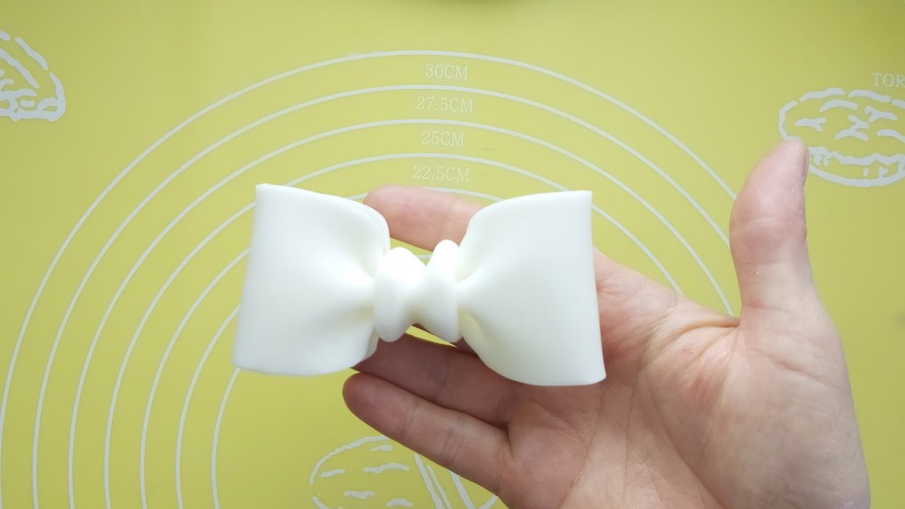 How to model a perfect sugar paste bow/ Cum sa faci o funda din pasta de zahar