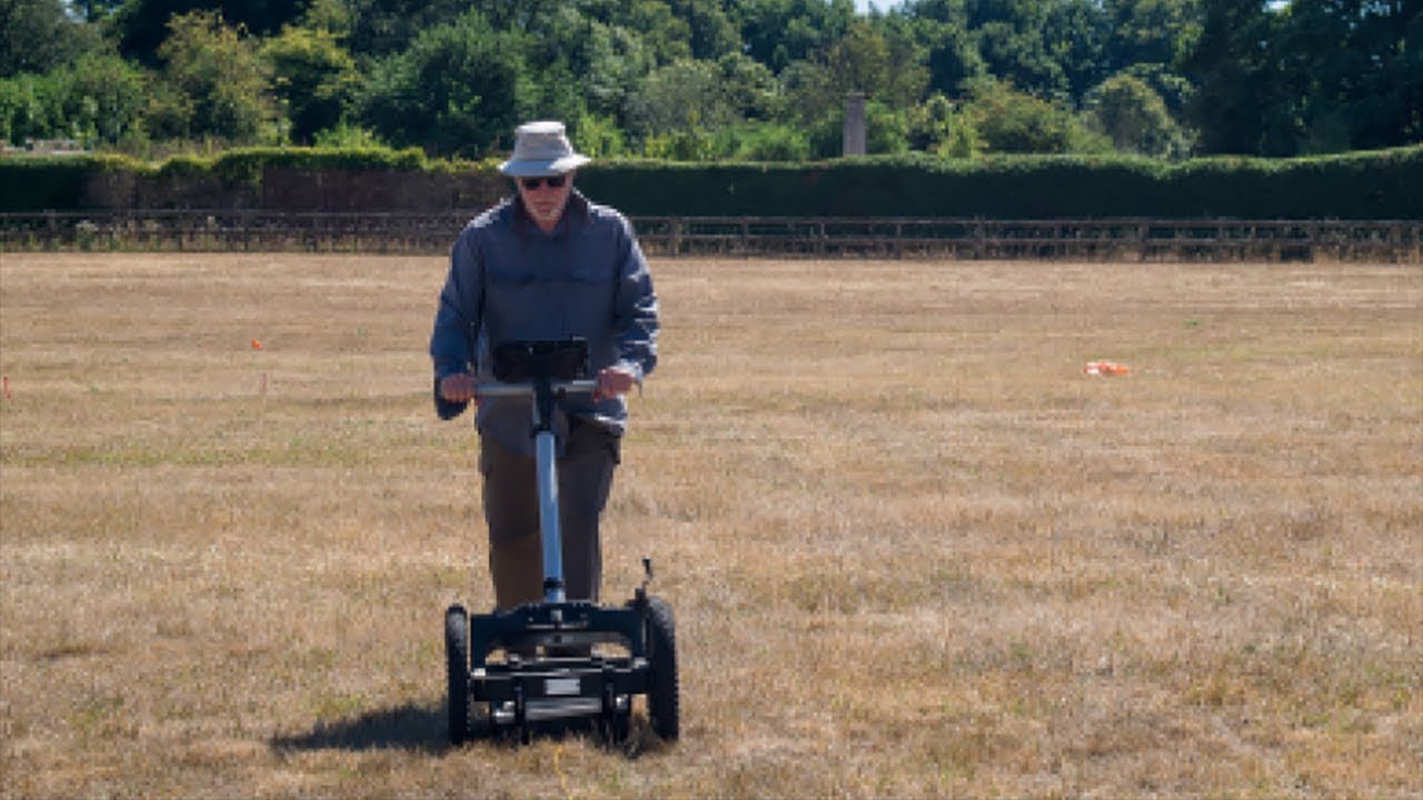 Community archaeology and the discovery of an ancient Roman palace