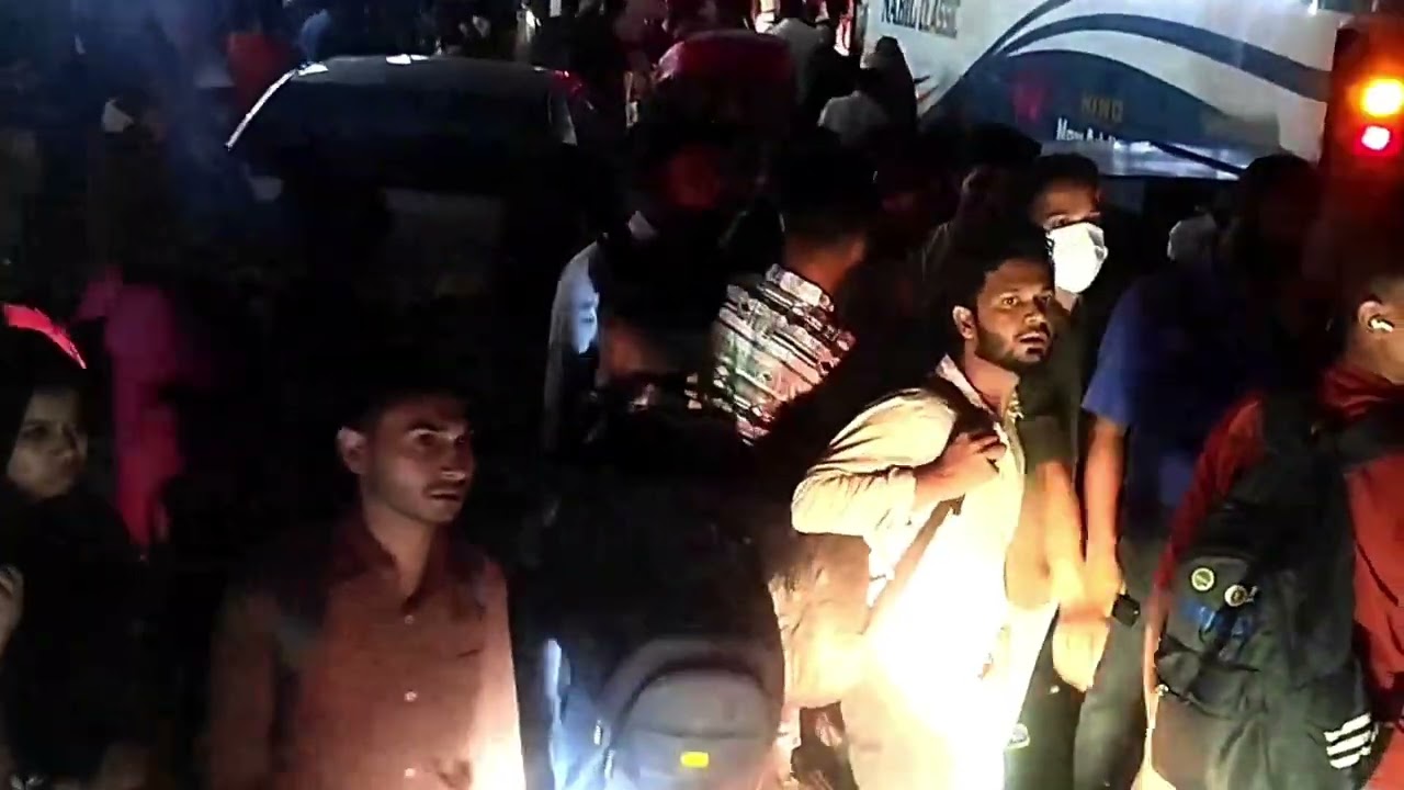 রাত্রি ৮ঃ৩০ মিনিটে একতা যাত্রীবাহী গাড়ি নিয়ে ঢাকা মহাখালী থেকে নওগাঁর উদ্দেশ্যে।।।।