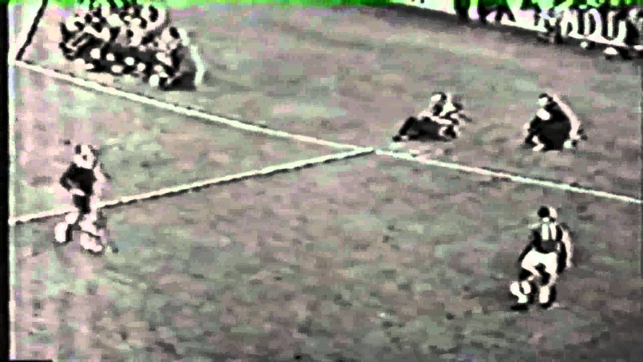 Garrincha humiliates Sweden ( World Cup 1958 )