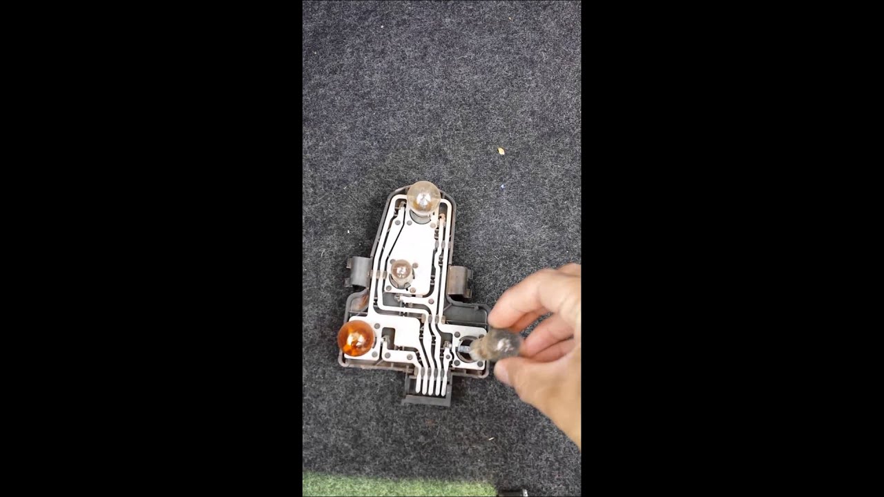 Como trocar luz de ré do Gol G3