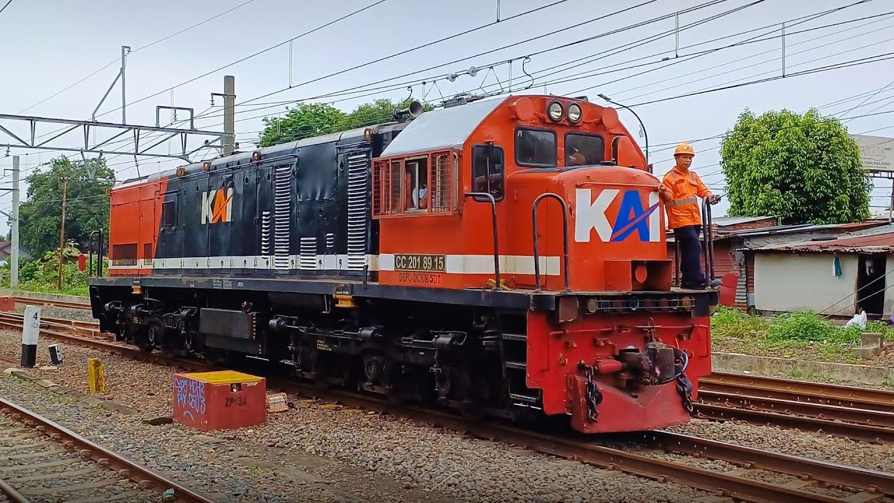 Lokomotif RNB CC 201 89 15 SDT Dinas Langsiran Stasiun Lempuyangan