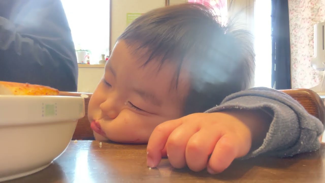 I fell asleep soon after I started eating the rice😂💦👶💤【洋食屋さんのご飯を食べ始めてすぐに寝ちゃいました😂💦👶💤】