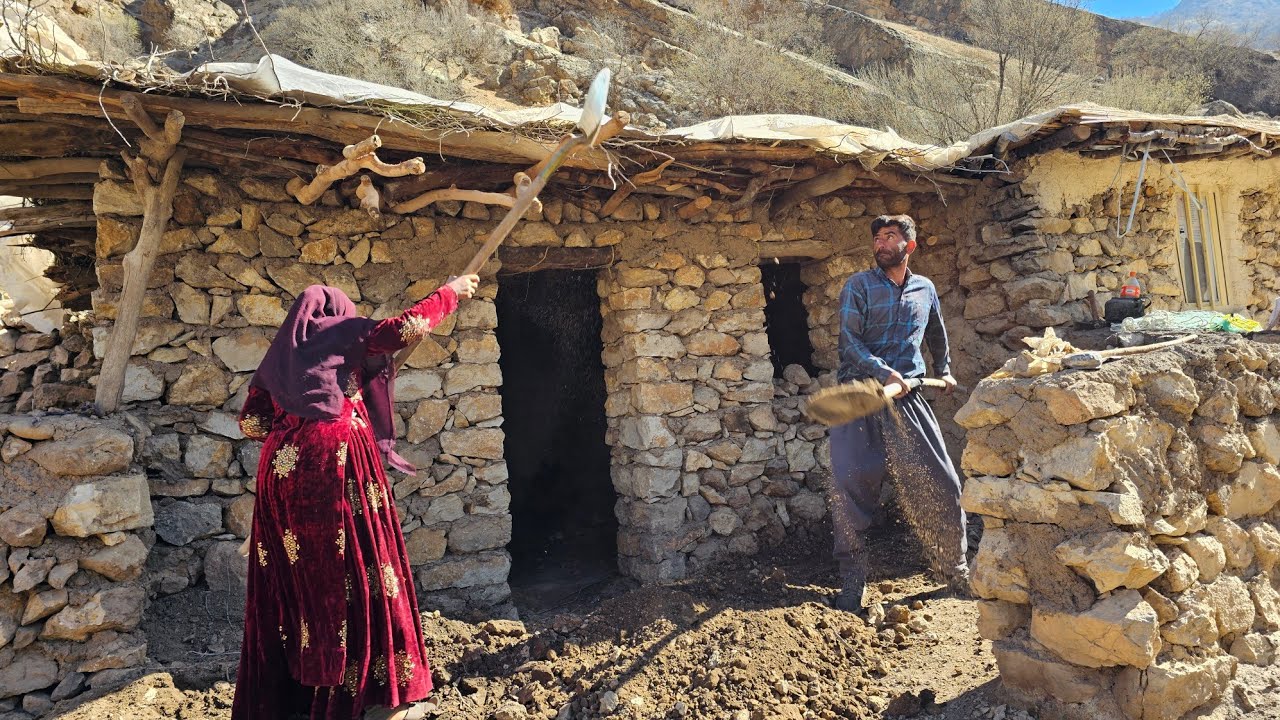 🌄😊 When the roof of the house is finished | The simple joys of nomadic life🥰