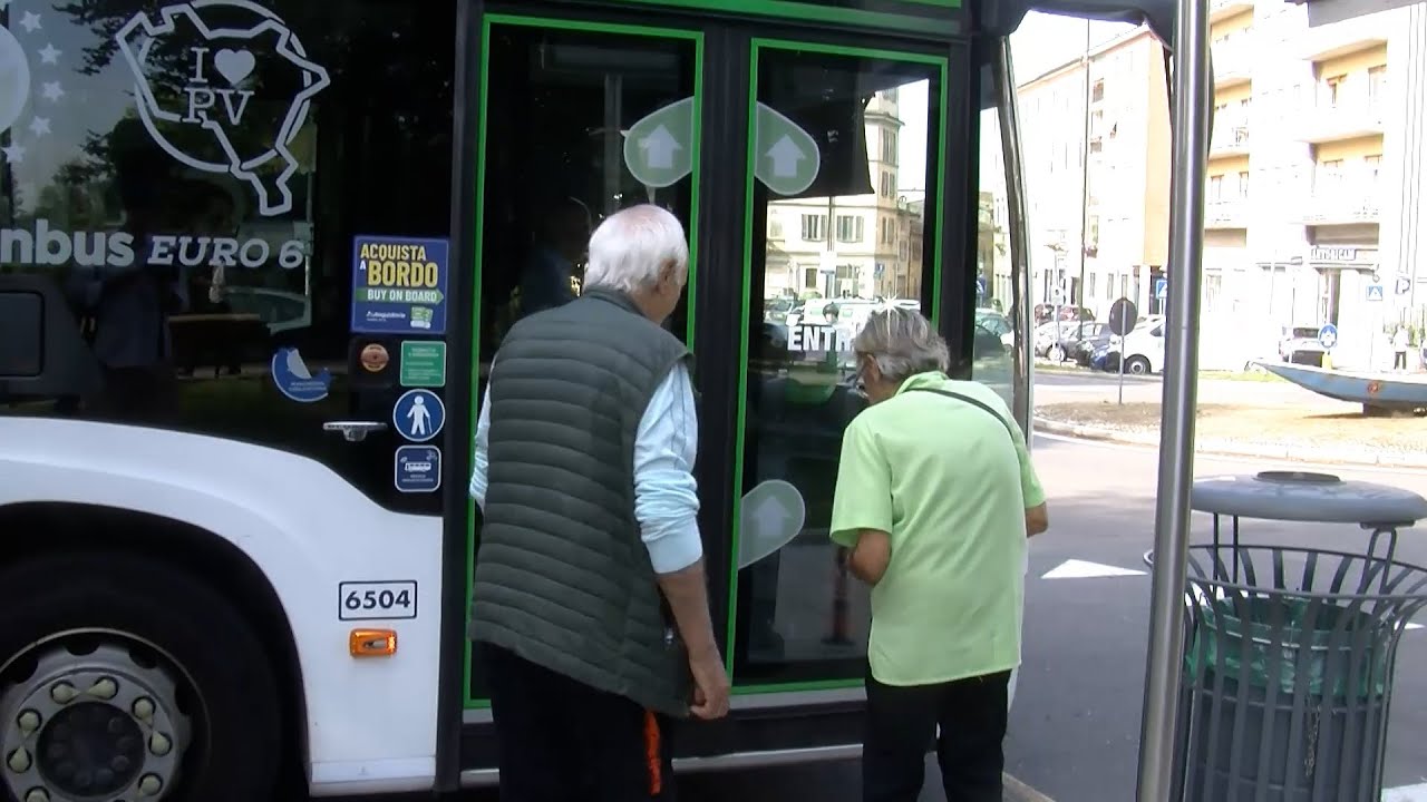 Pavia, da Autoguidovie tariffe bus e abbonamenti scontati per gli over 60