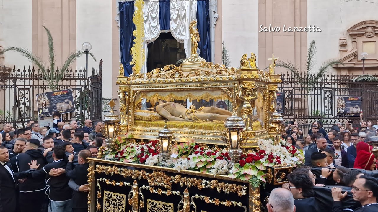 (PALERMO) - USCITA PROCESSIONE VENERDÌ SANTO DELLA CONFRATERNITA DE LA SOLEDAD (4K) 29/03/2024