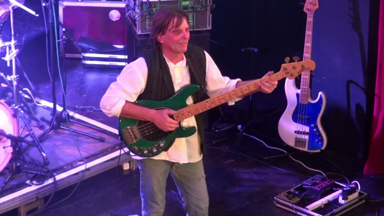 Long Train Running - Bass Improvisation