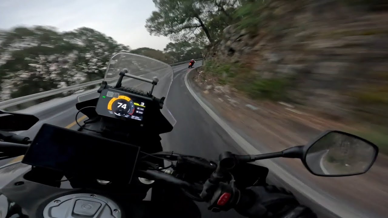 CFMOTO 450MT ¡Curveando duro!